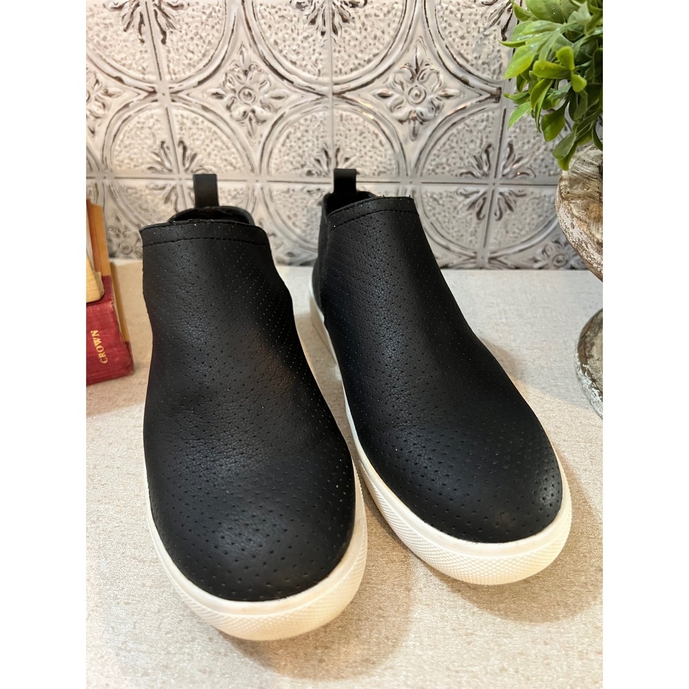 Vintage 7 Eight Mollie Black Perforated Slip On Sneakers Womens 7.5M Low Top